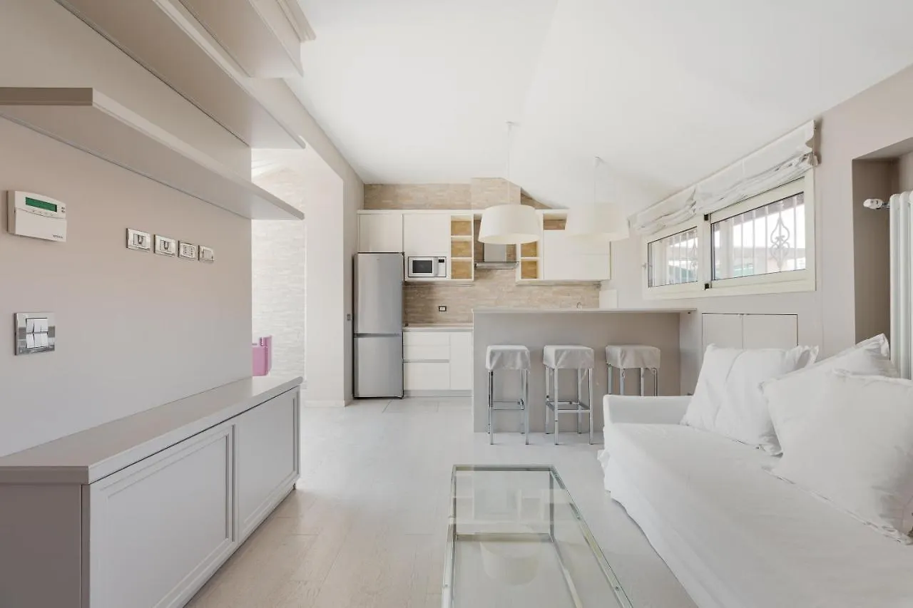 Lovely Milan Apartment - W/ Terrace