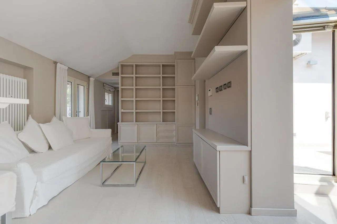 Lovely Milan Apartment - W/ Terrace