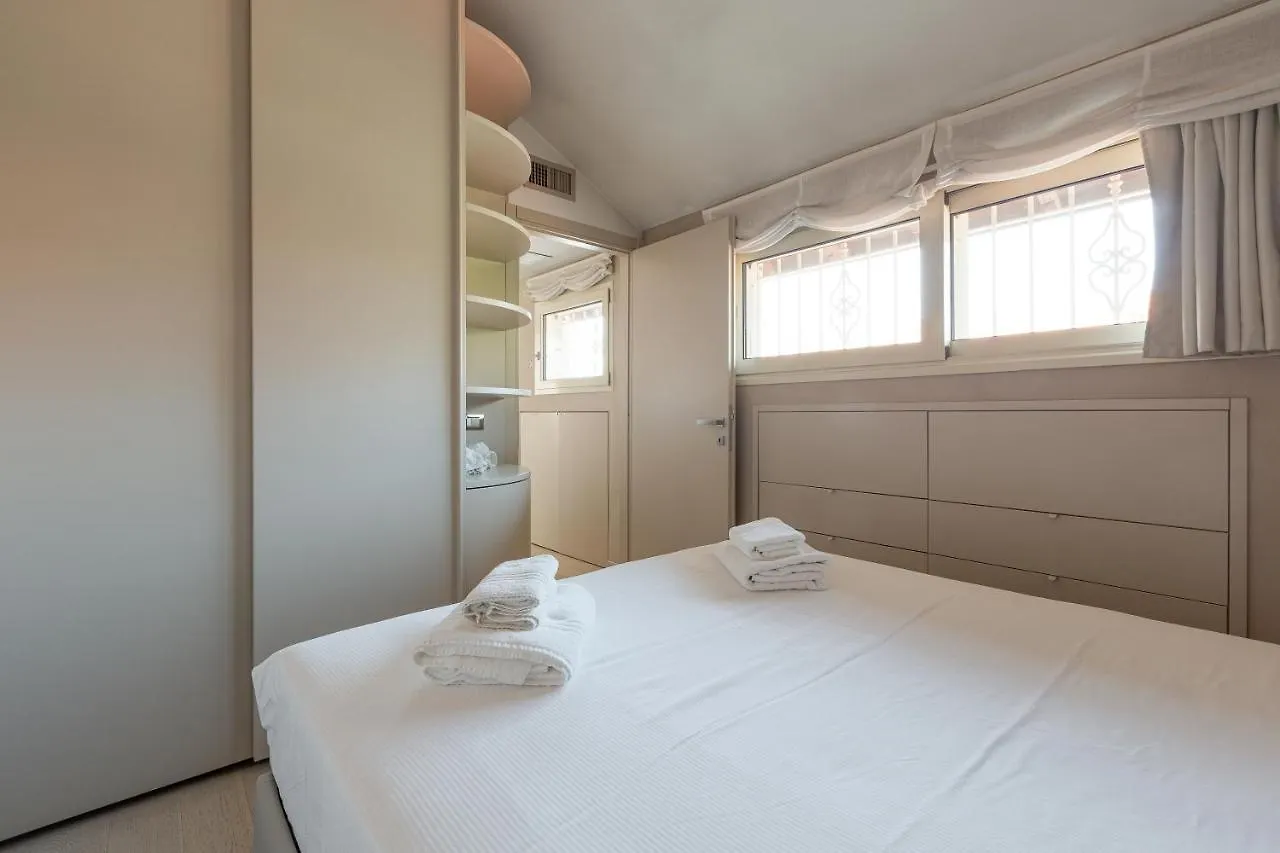 Lovely Milan Apartment - W/ Terrace 0*,