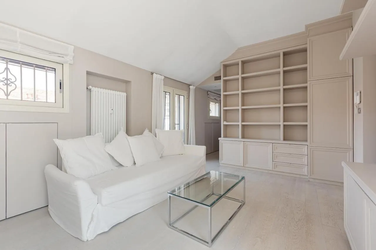 Lovely Milan Apartment - W/ Terrace